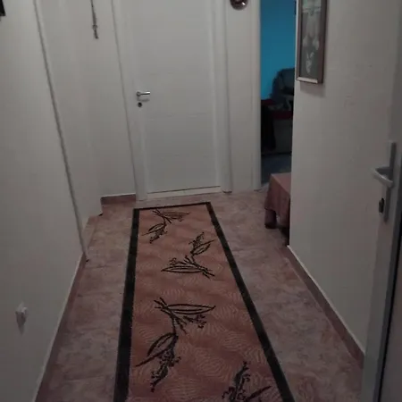Nurka Apartment *