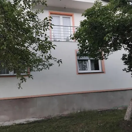 Nurka Apartment *